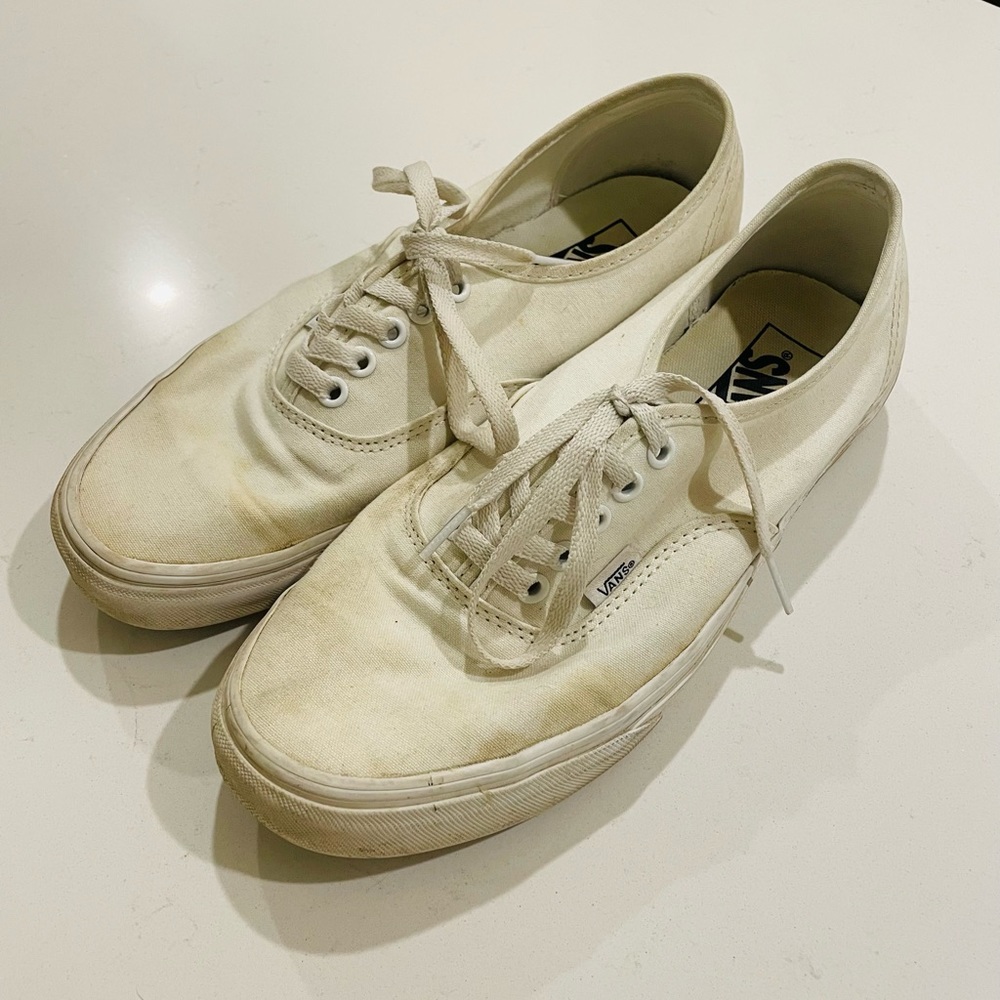 USED Men’s Vans Authentics Size 9.5